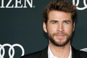 Liam Hemsworth hält mit schöner Unbekannten Händchen