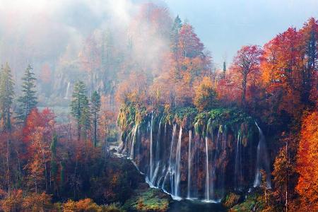 Nicht nur im Sommer ein Hotspot: Der Nationalpark Plitvicer Seen in Kroatien ist auch im Herbst einen Besuch wert