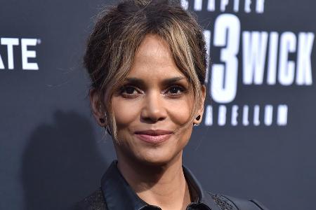 Halle Berry (Foto) begrüßt Zoë Kravitz in der Catwoman-Familie Halle Berry (Foto) begrüßt Zoë Kravitz in der Catwoman-Familie