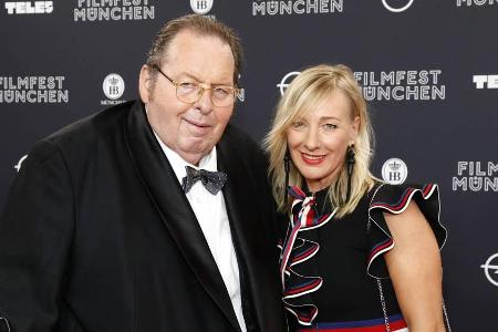 Ottfried Fischer an der Seite seiner Partnerin Simone