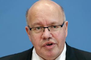 Wirtschaftsminister Peter Altmaier von der Bühne gestürzt