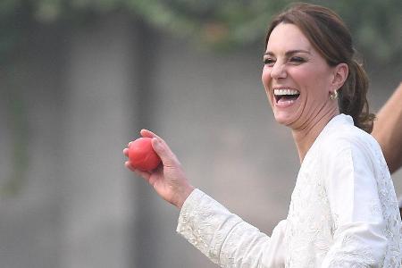 Herzogin Kate beim Besuch der National Cricket Academy in Pakistan