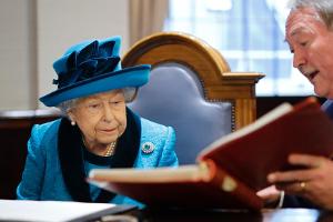 Ist die Queen zu alt, um die Royals zu führen?