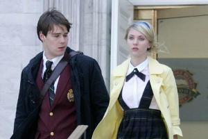 Die Schauspieler Taylor Momsen (r.) und Jesse Swenson bei "Gossip Girl"-Dreharbeiten im Jahr 2008
