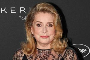Nach Schlaganfall: Catherine Deneuve ist immer noch im Krankenhaus