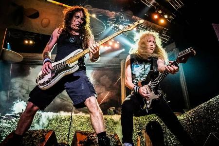 Besonders Steve Harris (l.) von Iron Maiden gilt als großer West-Ham-Fan