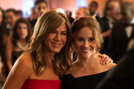 Jennifer Aniston (l.) und Reese Witherspoon in ihrer neuen Serie Jennifer Aniston (l.) und Reese Witherspoon in ihrer neuen Serie