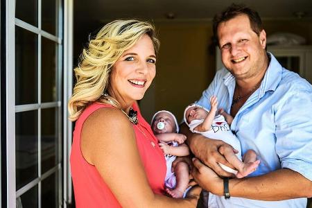 Jens und Daniela Büchner mit den Zwillingen Diego und Jenna