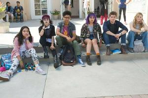Der "Runaways"-Cast wird nur noch für eine dritte Staffel zu sehen sein.