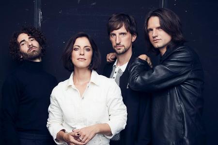 Andreas Nowak, Stefanie Kloß, Johannes und Thomas Stolle (v.l.n.r.) sind sich im Studio nicht immer einig Andreas Nowak, Stefanie Kloß, Johannes und Thomas Stolle (v.l.n.r.) sind sich im Studio nicht immer einig