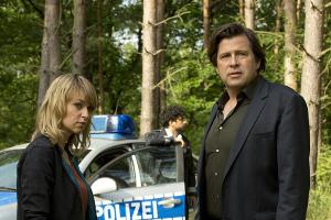 "Kommissarin Heller: Verdeckte Spuren": Kommissarin Heller (Lisa Wagner) und Kommissar Verhoeven (Hans-Jochen Wagner) jagen ...