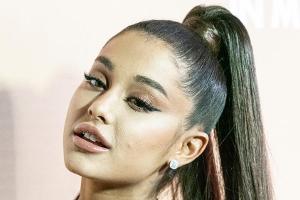 Ariana Grande posiert mit Bernie Sanders in Atlanta
