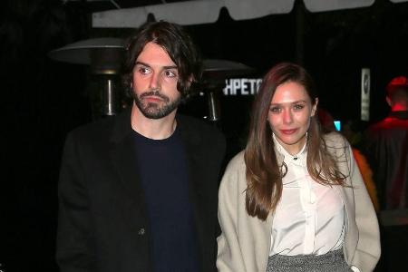 Elizabeth Olsen und Robbie Arnett wollen sich offenbar das Jawort geben Elizabeth Olsen und Robbie Arnett wollen sich offenbar das Jawort geben