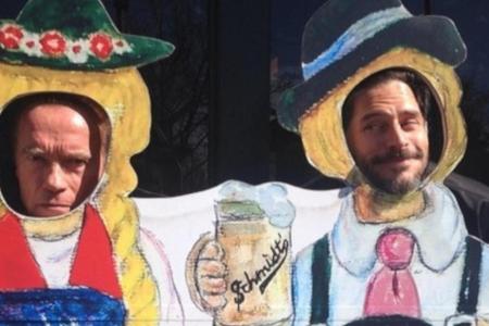 Pure Freude im Gesicht von Joe Manganiello (rechts). Bei Arnold Schwarzenegger? Nun... Pure Freude im Gesicht von Joe Manganiello (rechts). Bei Arnold Schwarzenegger? Nun...
