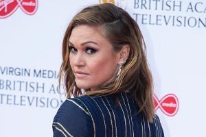 Julia Stiles sieht bei "Zehn Dinge, die ich an dir hasse" weg