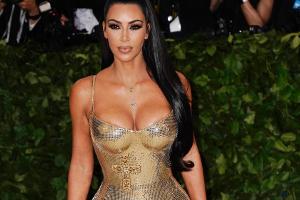 Rippen entfernt? Kim Kardashian lüftet das Geheimnis um ihre Figur