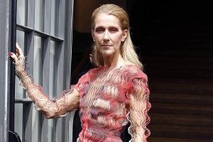Céline Dion: Ihr Designer-Kleid wird zur Stolperfalle