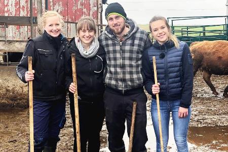 Freddy aus Kanada hat sich zwischen Jennika (l.), Christin und Francis (r.) entschieden