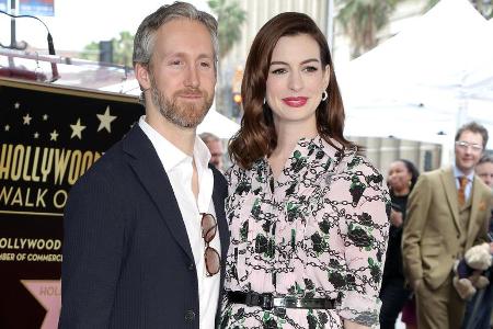 Adam Shulman und Anne Hathaway in Los Angeles