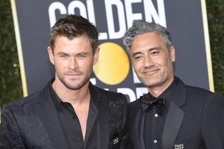 Schauspieler Chris Hemsworth und Regisseur Taika Waititi (r.) arbeiten auch für 