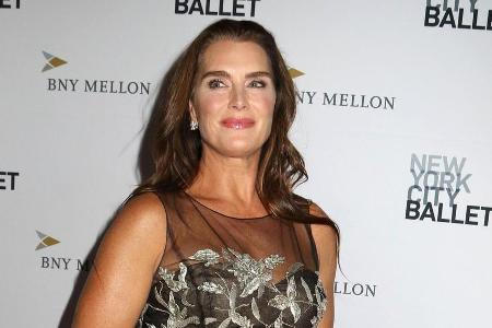 Brooke Shields trug in New York ein Brokatkleid Brooke Shields trug in New York ein Brokatkleid