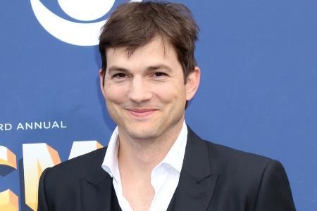 Er begegnet den Schlagzeilen mit einem Lächeln: Ashton Kutcher