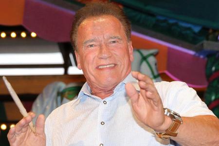 Arnold Schwarzenegger dirigiert im Marstall Festzelt auf der Wiesn