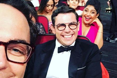 Jim Parsons (l.) postet ein Selfie von der Verleihung der Creative Arts Emmys