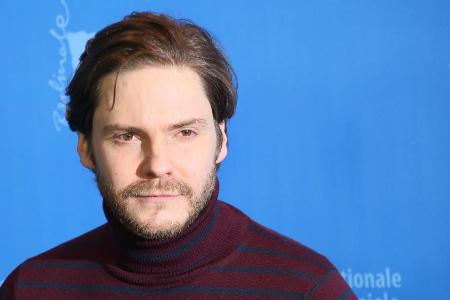 Nimmt erstmals auf dem Regiestuhl Platz: Daniel Brühl