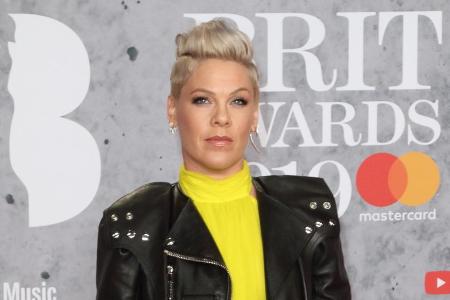 Auch auf dem roten Teppich darf eine rockige Lederjacke nicht fehlen: Pink bei den Brit Awards 2019 in London