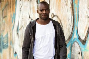 Hans Sarpei will herausfinden, wie es heute zwischen "Ossis" und "Wessis" aussieht