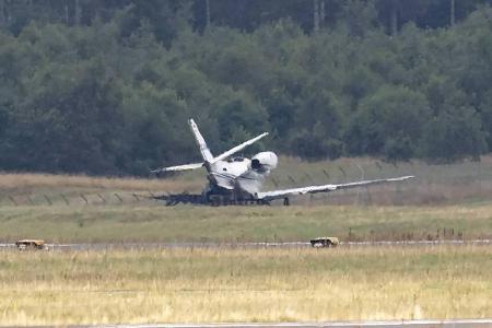 Das während der Landung am Flughafen von Aarhus verunglückte Flugzeug von Pinks Manager