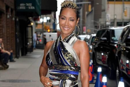 Jada Pinkett Smith grinst in den Straßen von New York Jada Pinkett Smith grinst in den Straßen von New York