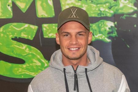 Pietro Lombardi hat eine Wette verloren Pietro Lombardi hat eine Wette verloren