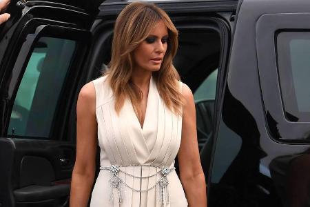 Sie wählte ein Gucci-Kleid: Melania Trump bei ihrer Ankunft im französischen Biarritz Sie wählte ein Gucci-Kleid: Melania Trump bei ihrer Ankunft im französischen Biarritz