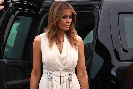 Sie wählte ein Gucci-Kleid: Melania Trump bei ihrer Ankunft im französischen Biarritz