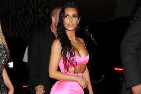 Zu viel des Guten muss nicht sein: Kim Kardashian hat es mit ihrem Outfit etwas übertrieben Zu viel des Guten muss nicht sein: Kim Kardashian hat es mit ihrem Outfit etwas übertrieben