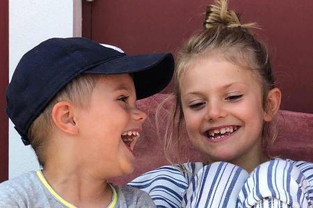 So sehen glückliche Kinder aus: Prinz Oscar und Prinzessin Estelle von Schweden So sehen glückliche Kinder aus: Prinz Oscar und Prinzessin Estelle von Schweden