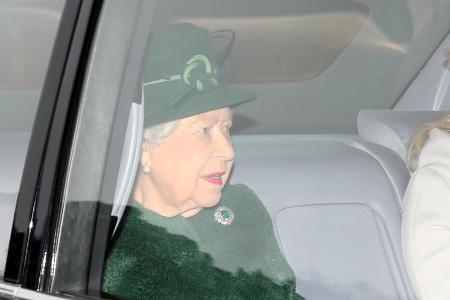 Queen Elizabeth II. am Sonntag auf dem Weg zur Kirche