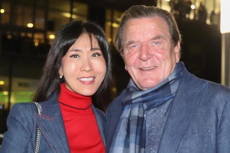 Altkanzler Gerhard Schröder und seiner Ehefrau Soyeon Schröder-Kim
