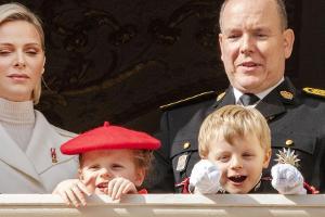 Fürst Albert und Fürstin Charlène: Familienfoto für den guten Zweck