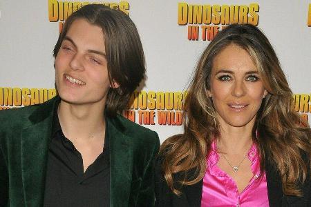 Elizabeth Hurley verbrachte Weihnachten mit ihrem Sohn Damian