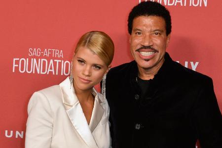 Sofia Richie und ihr Vater Lionel bei einer Preisverleihung 2017 Sofia Richie und ihr Vater Lionel bei einer Preisverleihung 2017
