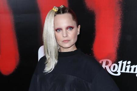 Schauspielerin Mena Suvari überraschte in Los Angeles im Punk-Look