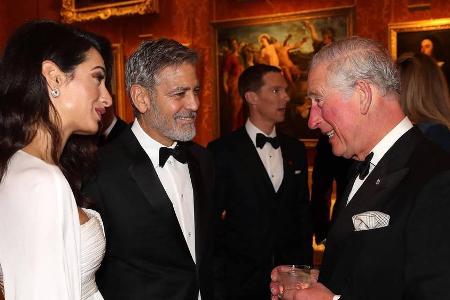 Amal und George Clooney mit Prinz Charles. Im Hintergrund: Benedict Cumberbatch