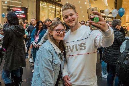 Für ein Selfie mit einem Fan ist Felix van Deventer immer zu haben