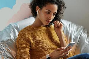 Apple stellt überarbeitete AirPods mit neuem Chip vor