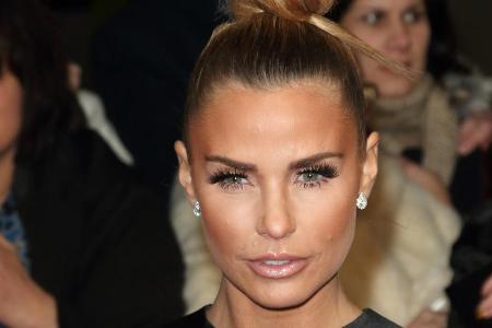 Katie Price beleidigt ihren Ex-Mann im britischen Frühstücksfernsehen Katie Price beleidigt ihren Ex-Mann im britischen Frühstücksfernsehen