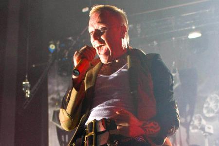 Keith Flint auf der Bühne in seinem Element Keith Flint auf der Bühne in seinem Element