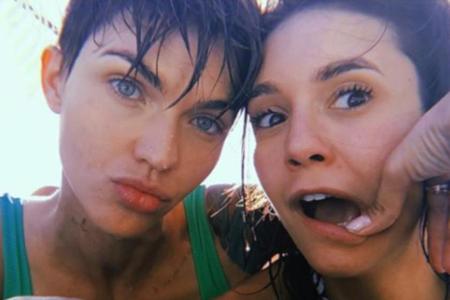 Ruby Rose und Nina Dobrev